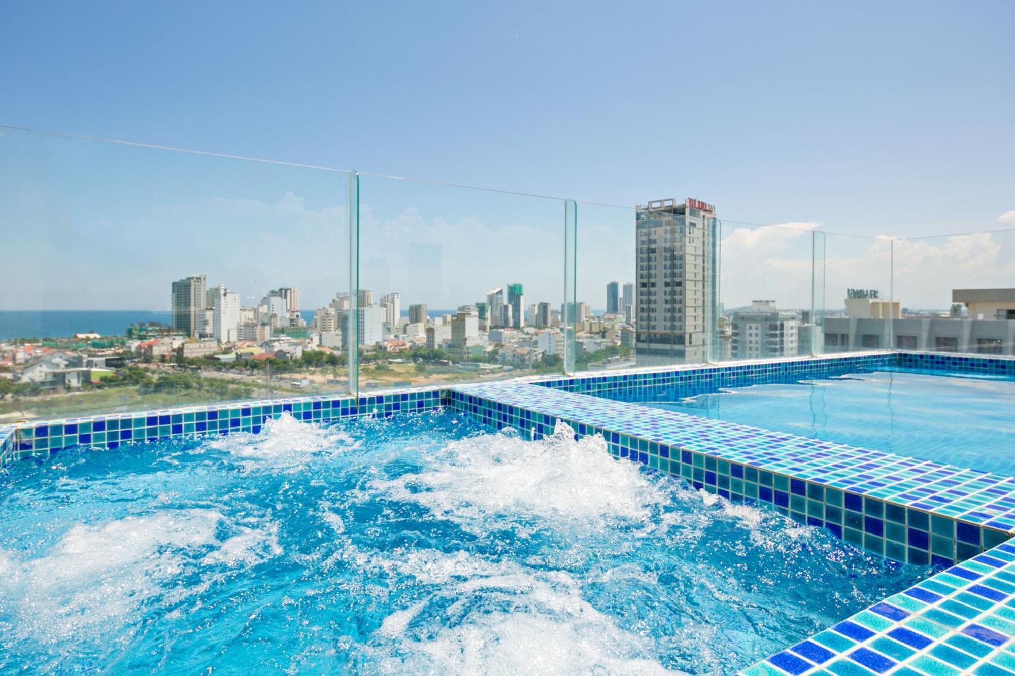 Bliss Luxury Hotel Da Nang Esterno foto